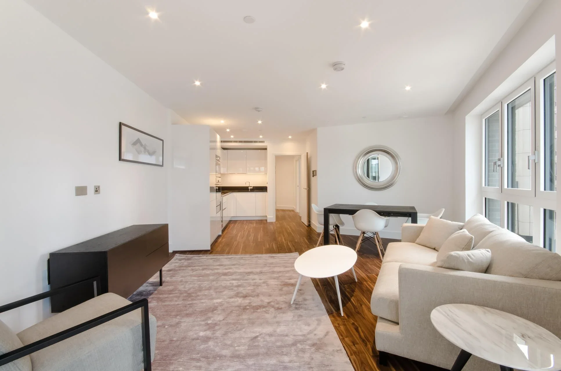 Flat Leman Street in Greater London