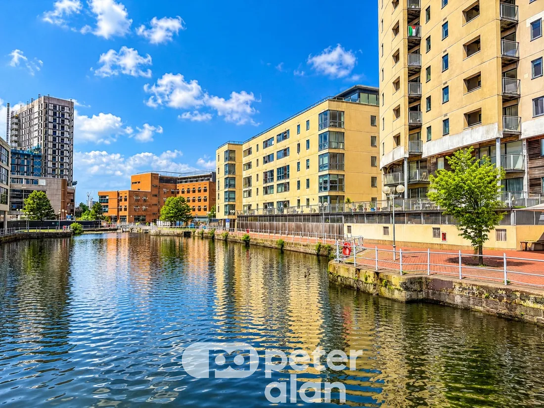 Flat Falcon Drive in Cardiff