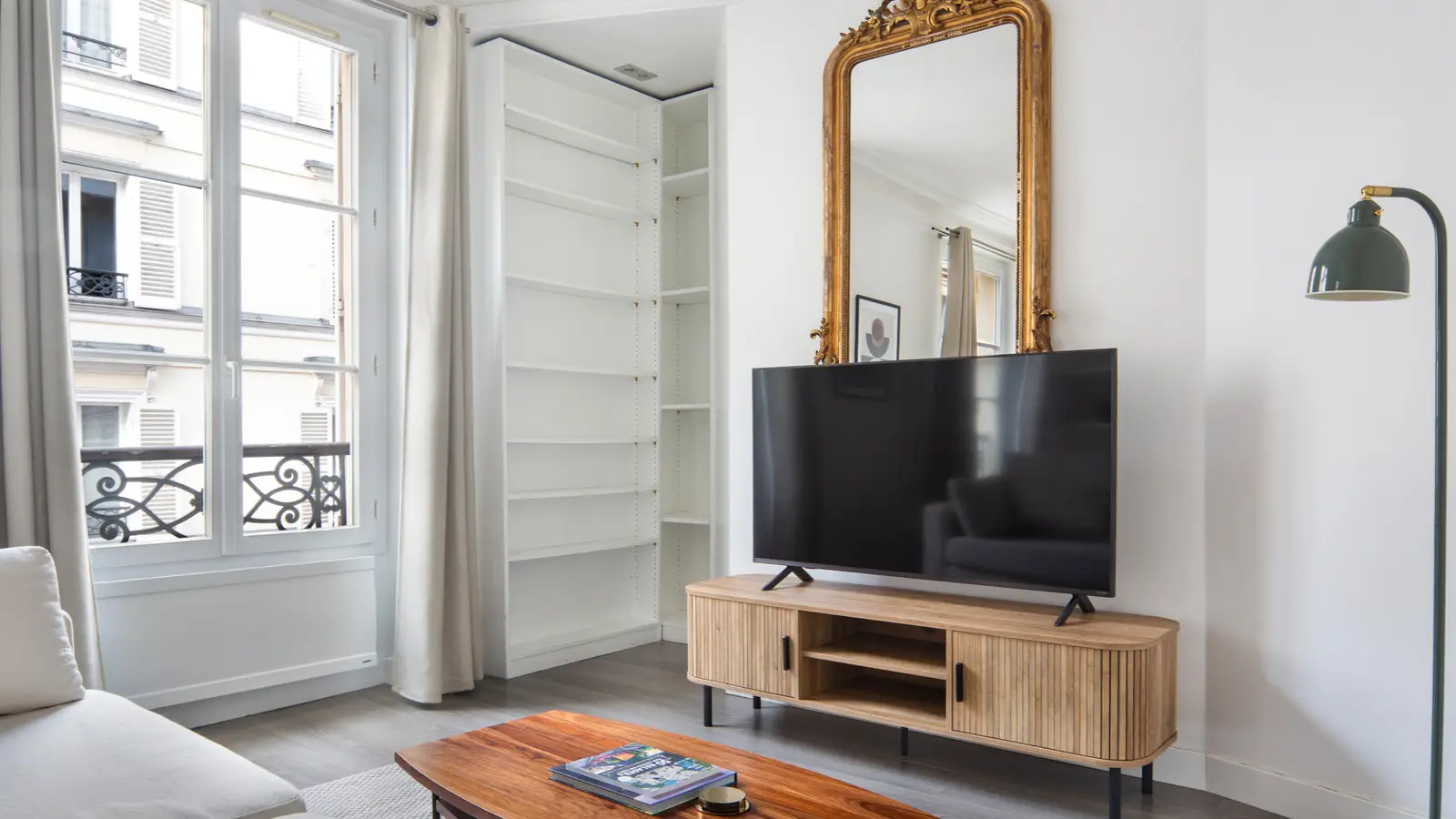 Flat Avenue Mac-Mahon in Paris