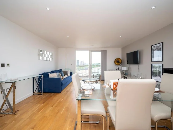 Flat Carriage Way in Greater London
