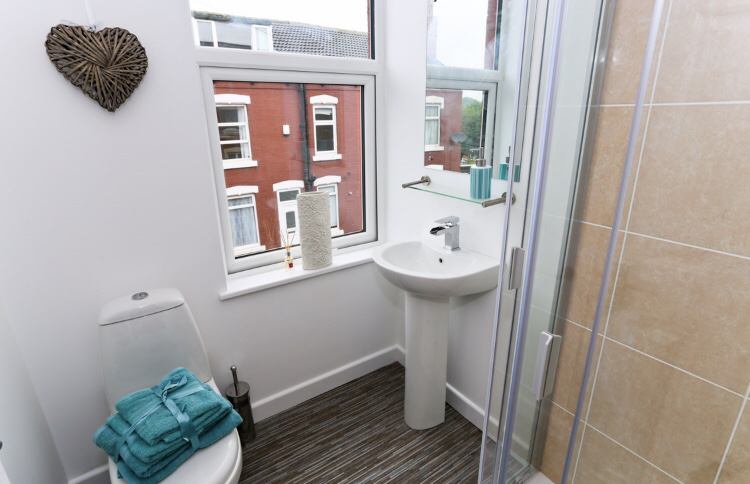 Room Elmfield Place in Leeds