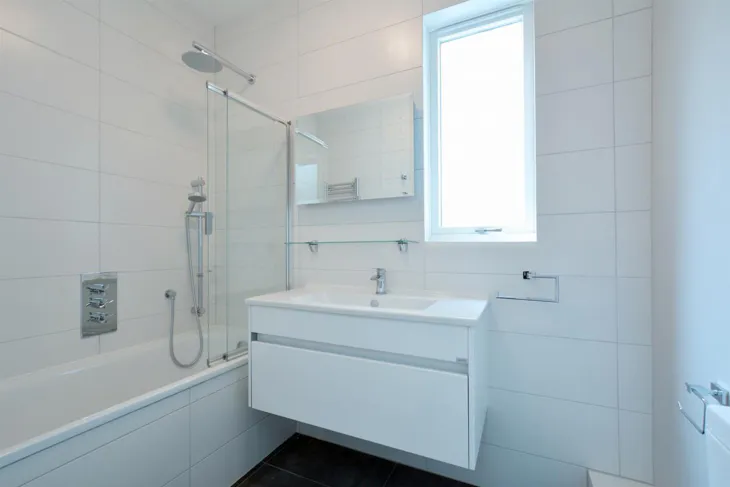 Flat Ainger Road in Greater London