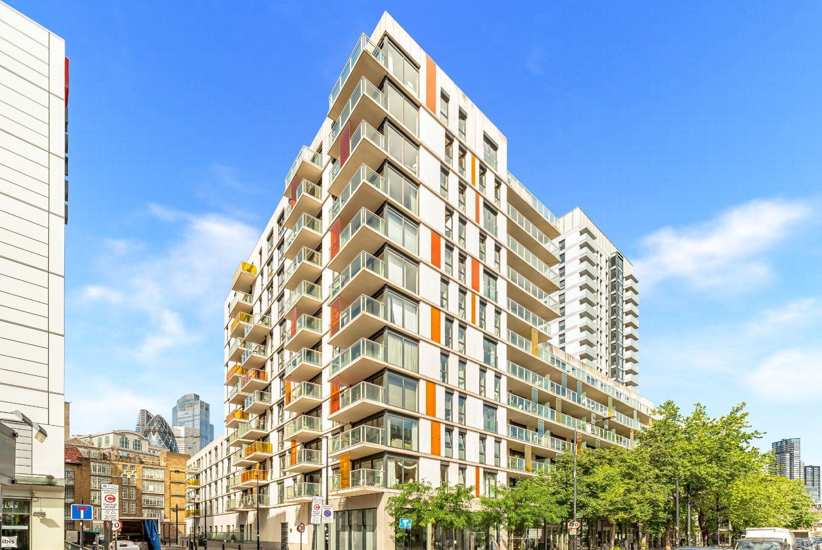 Flat Pomell Way in Greater London