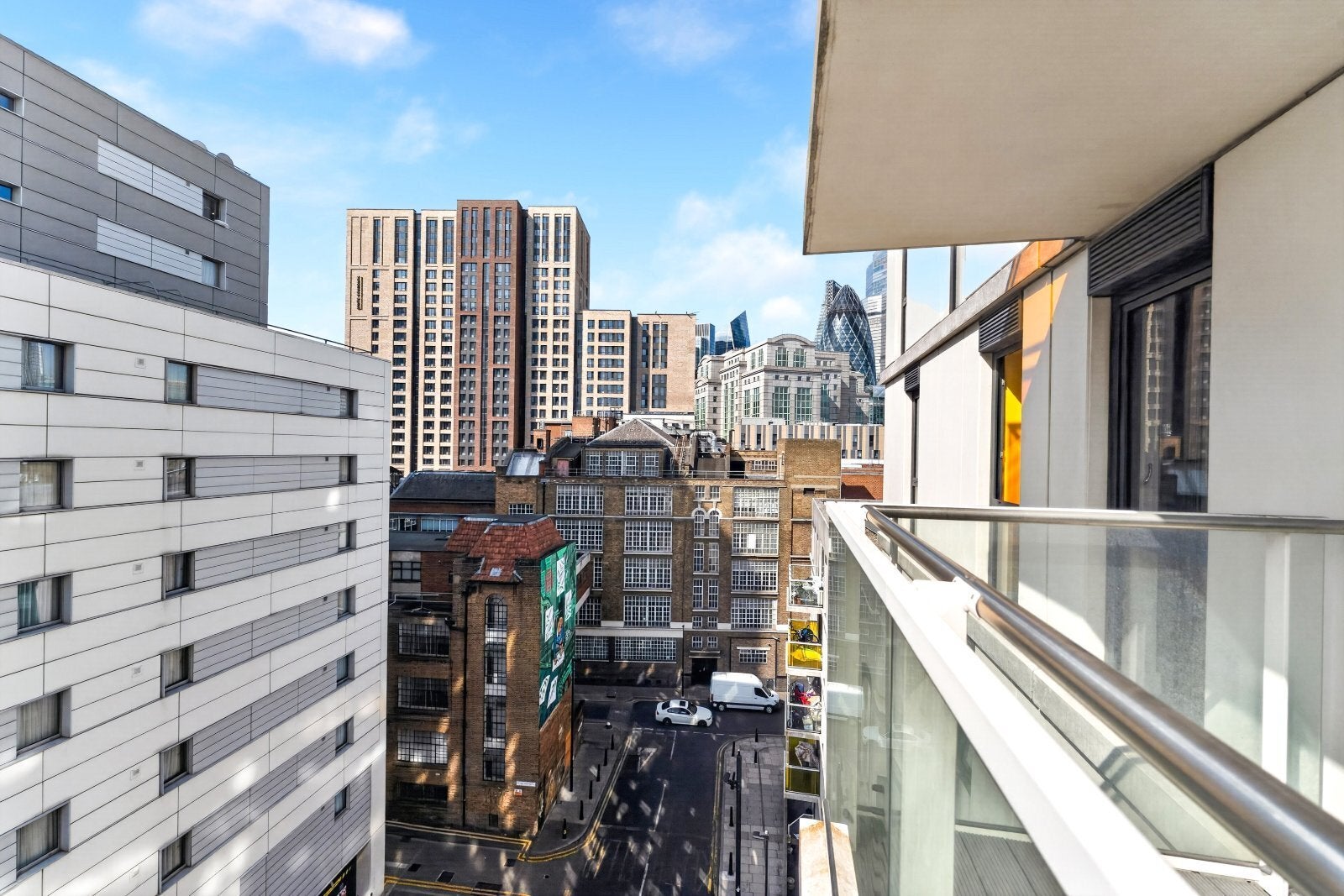 Flat Pomell Way in Greater London