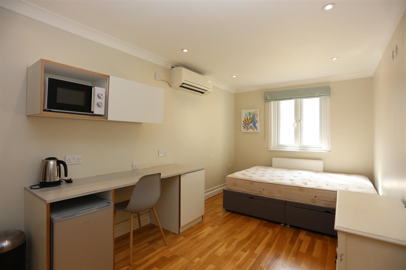 Room Regency Square in Brighton