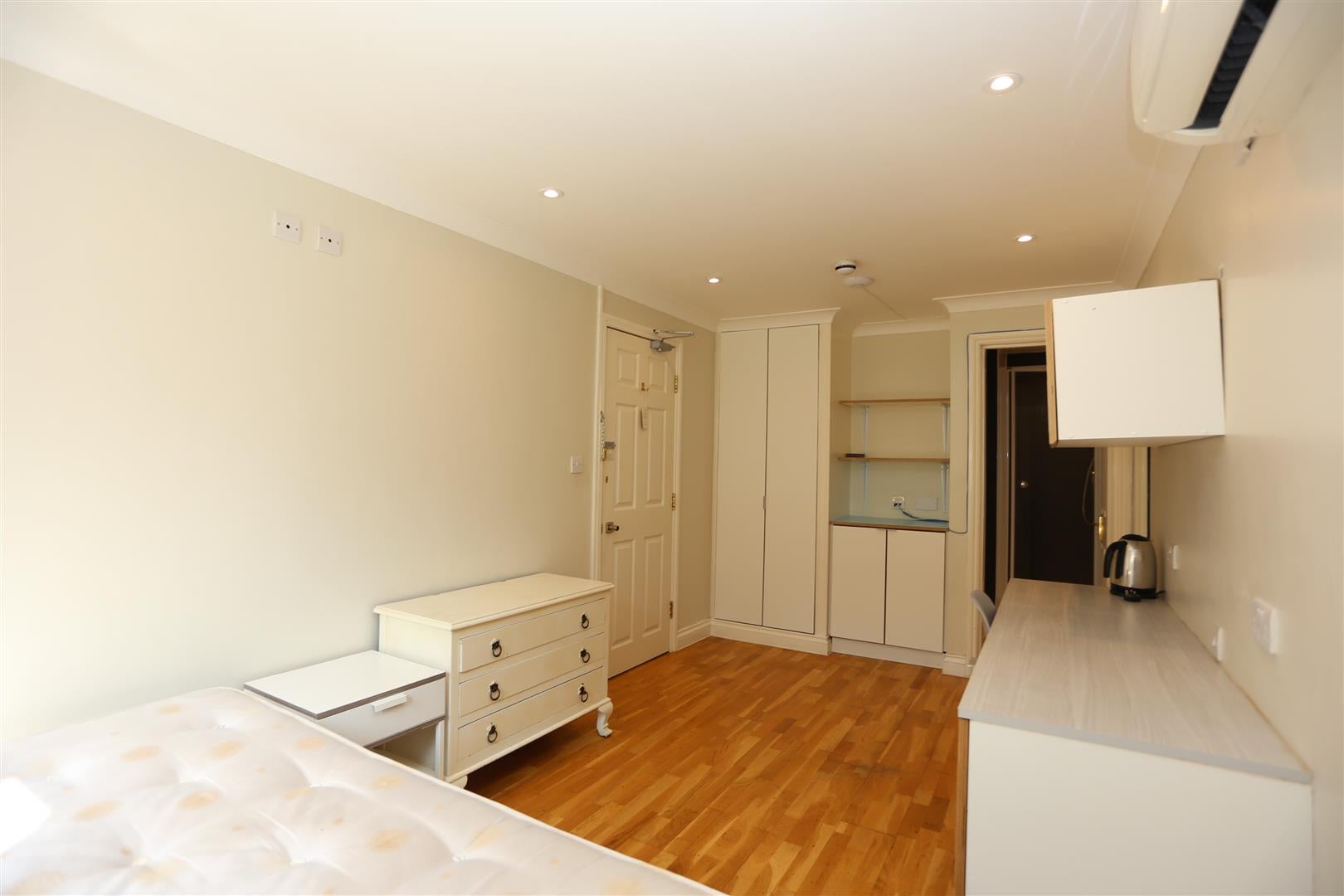 Room Regency Square in Brighton