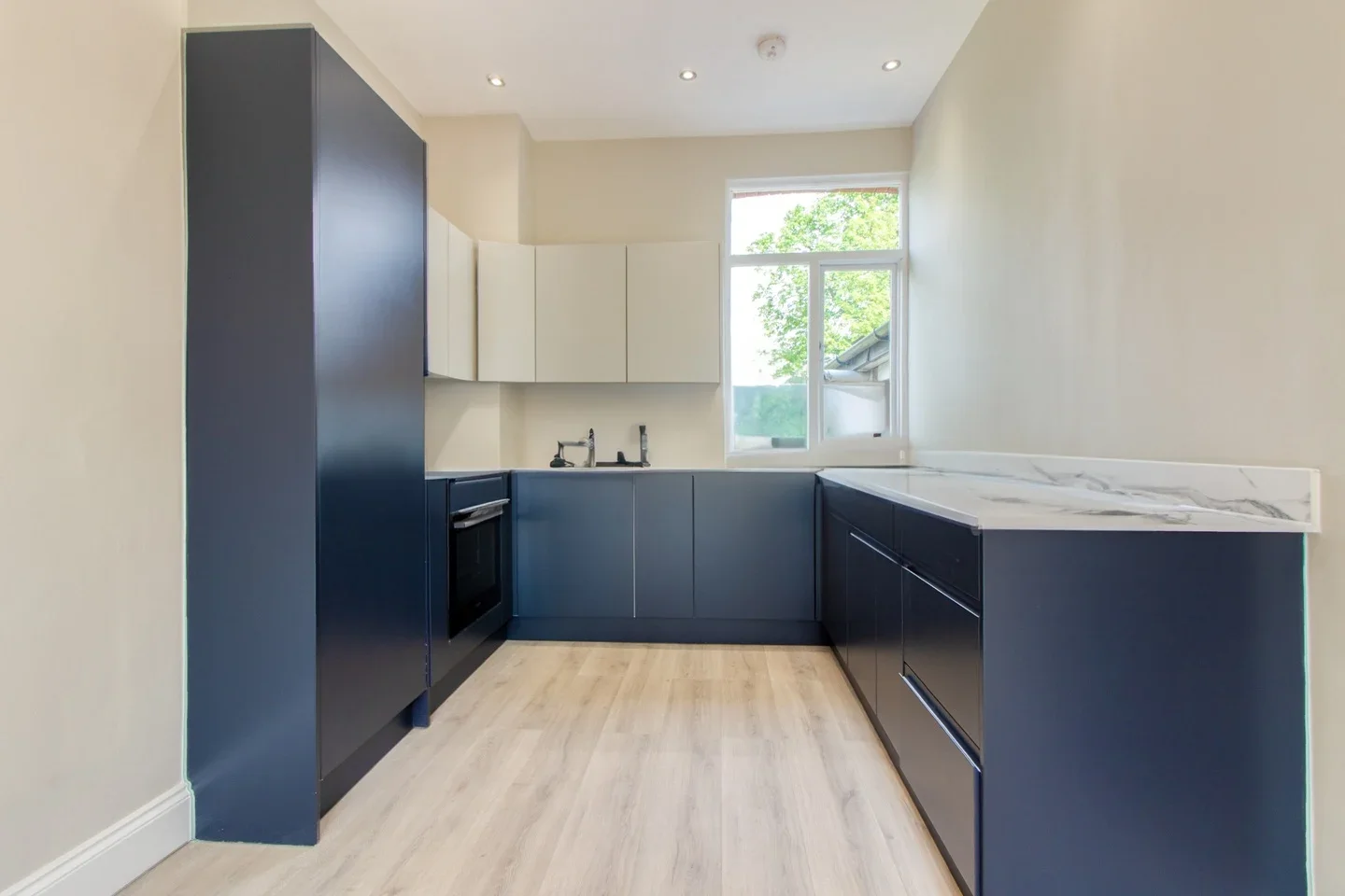 Flat Culverden Road in Greater London