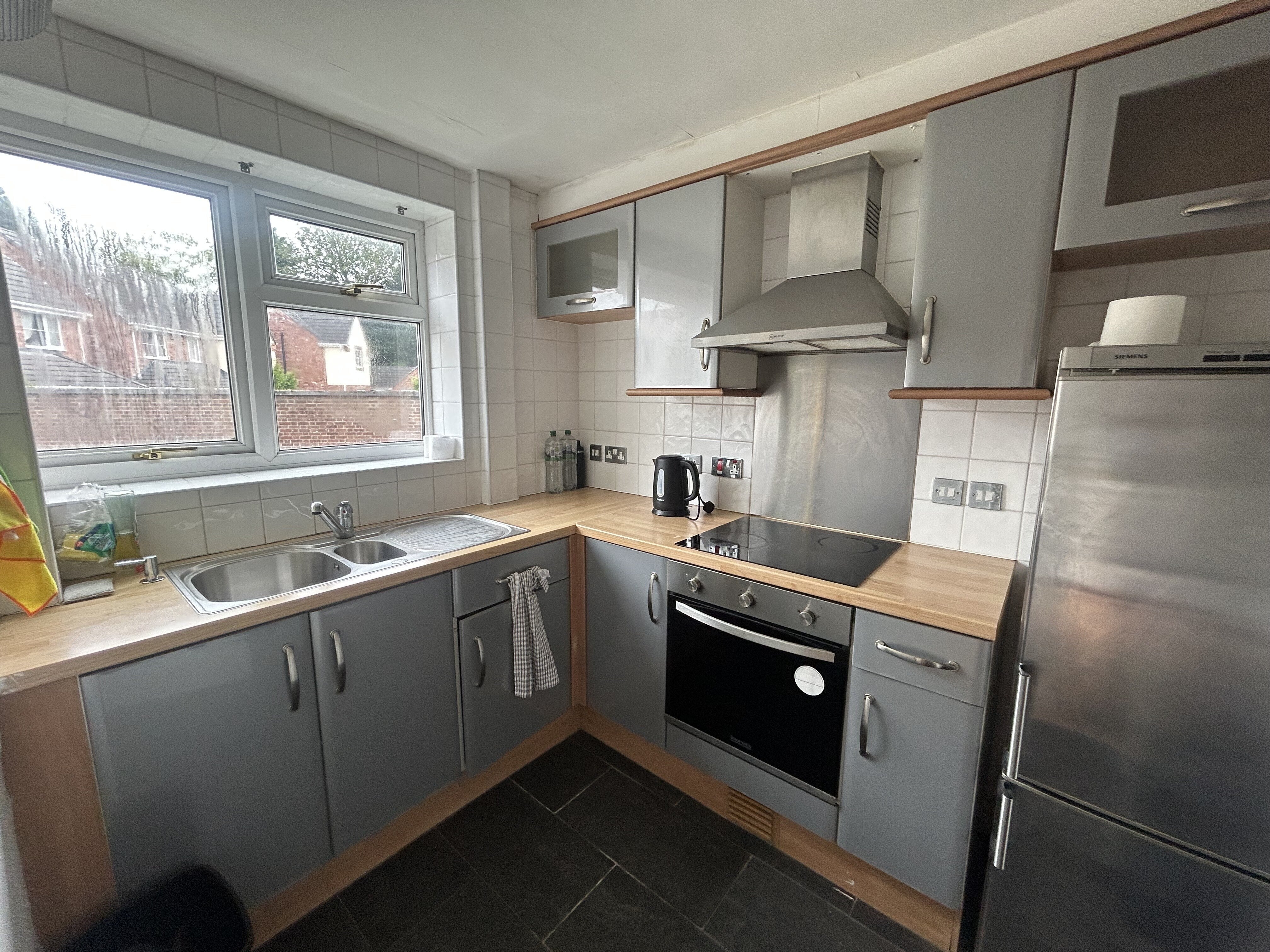 Flat Merridale Court in Wolverhampton