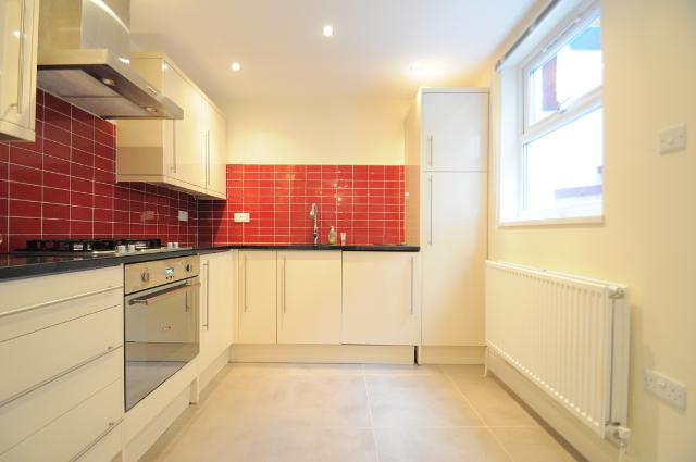 Flat Lyndhurst Grove in Greater London