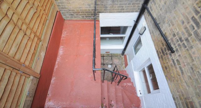 Flat Lyndhurst Grove in Greater London