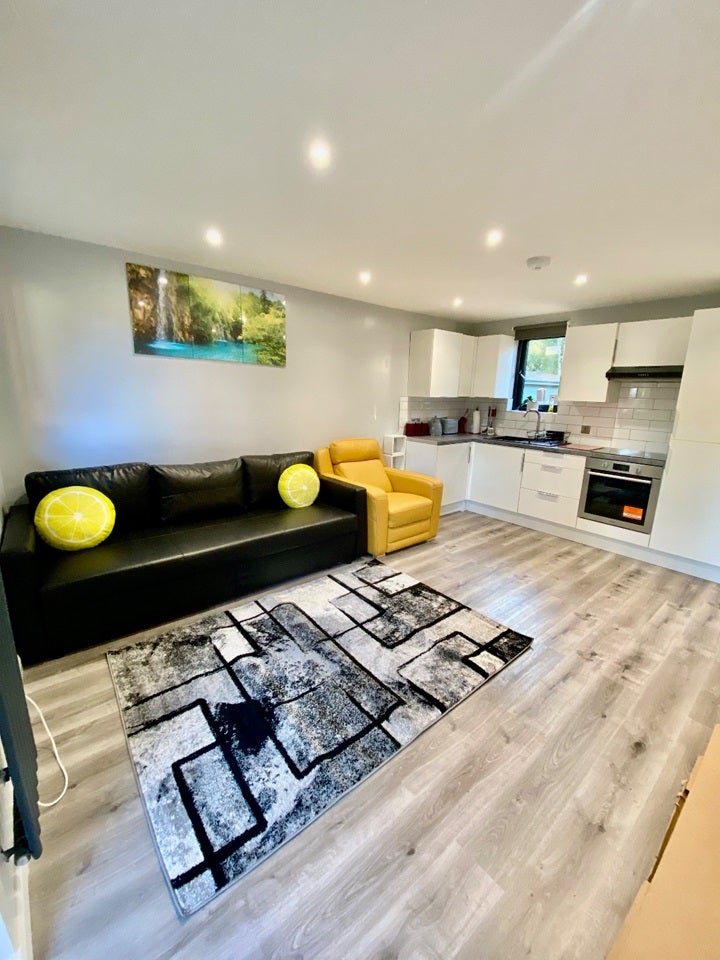Flat Firhill Road in Greater London