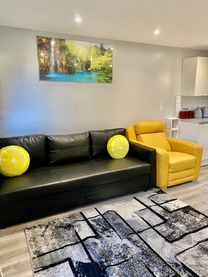 Flat Firhill Road in Greater London