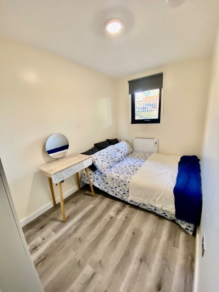 Flat Firhill Road in Greater London