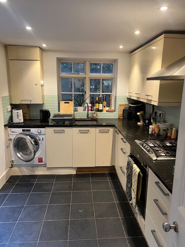 Room Amies Street in Greater London