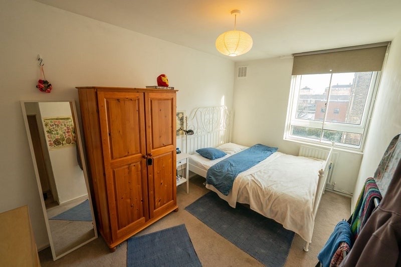 Room Plender Street in Greater London