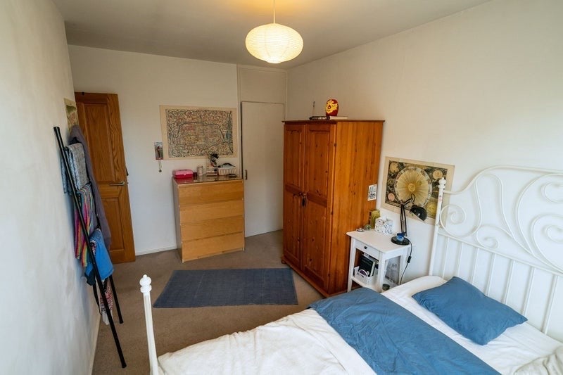 Room Plender Street in Greater London