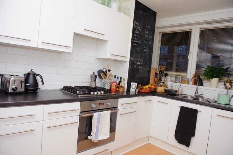 Room Plender Street in Greater London