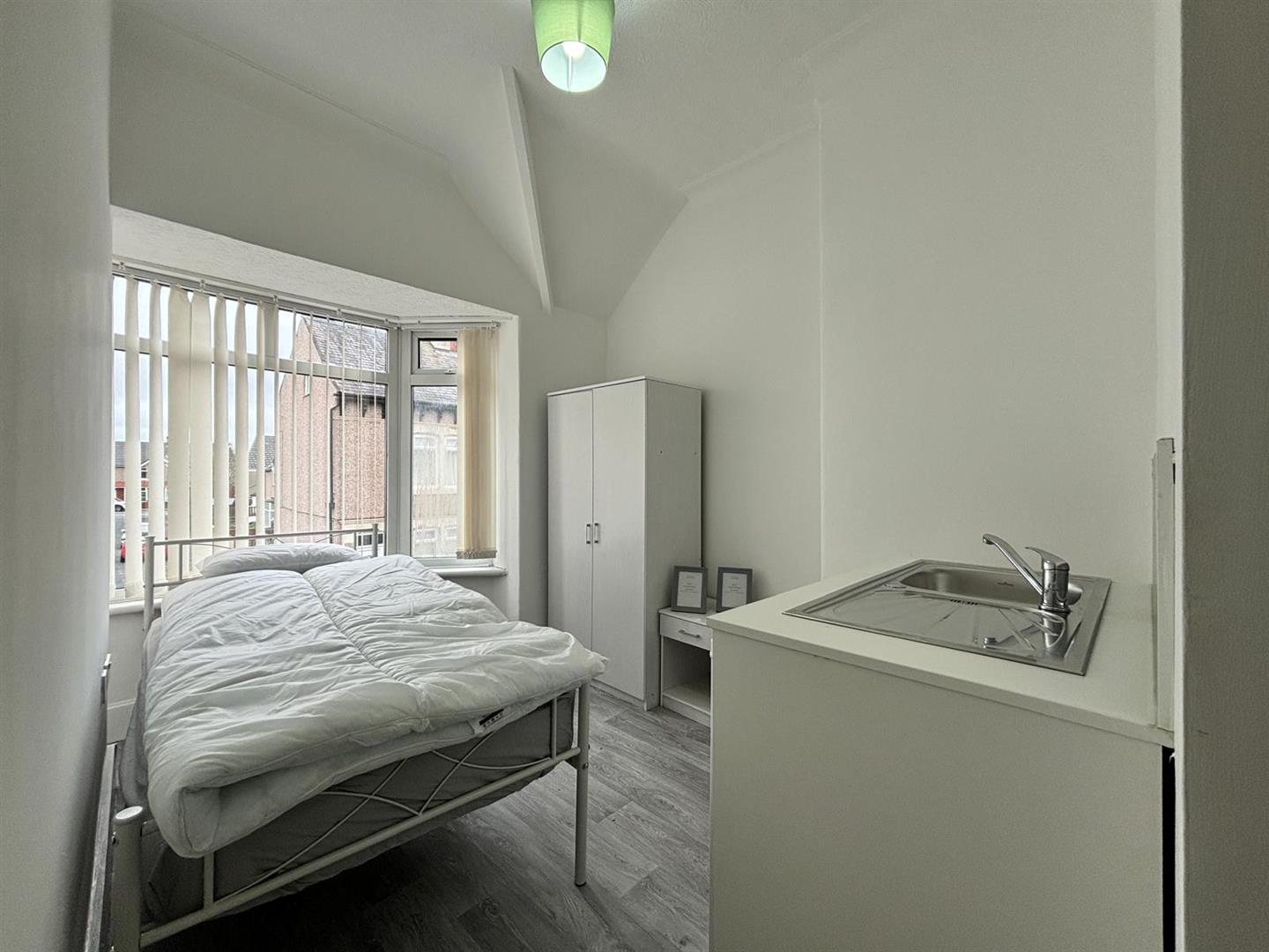Room Raglan Road in Lancaster