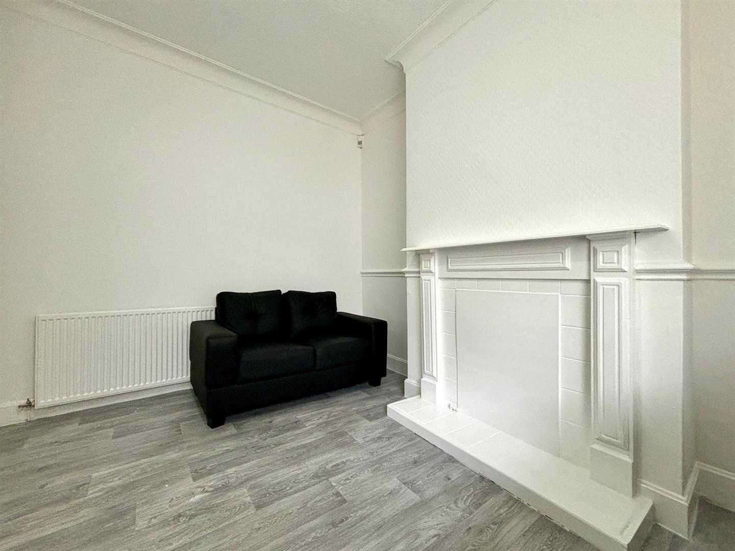 Room Raglan Road in Lancaster