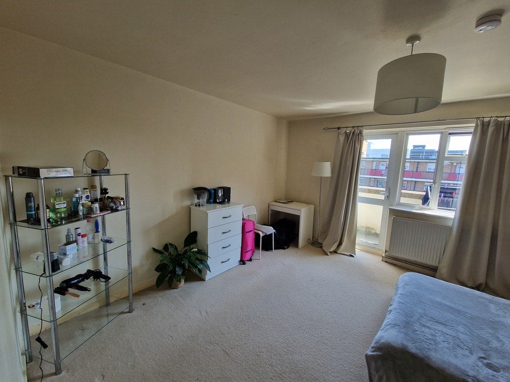 Room Jubilee Street in Greater London
