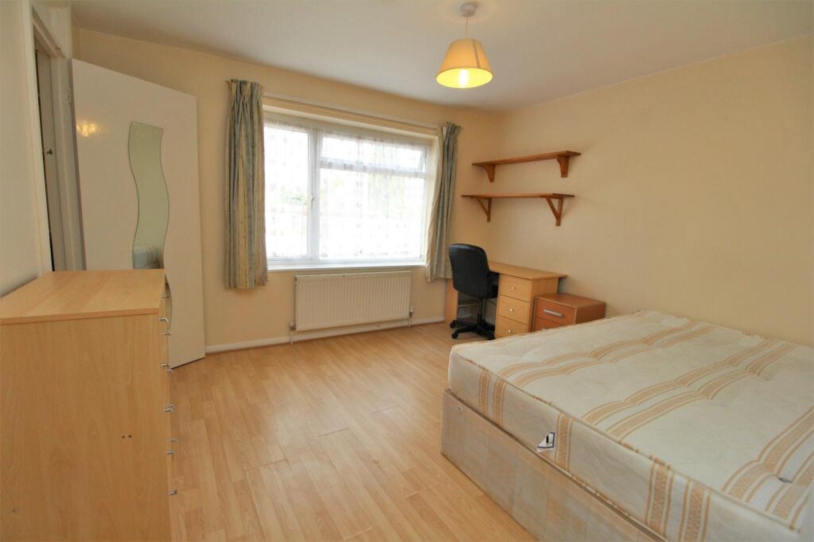 Flat Thorpe Walk in Colchester