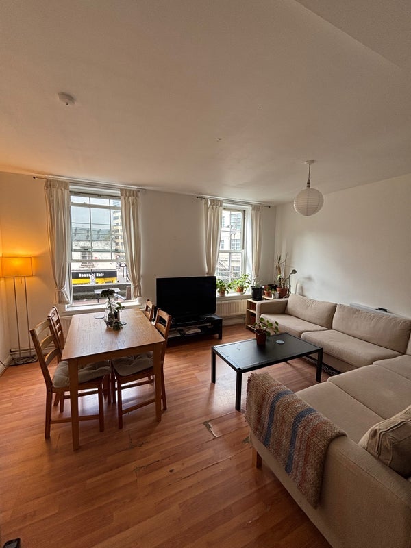 Room Bell Lane in Greater London