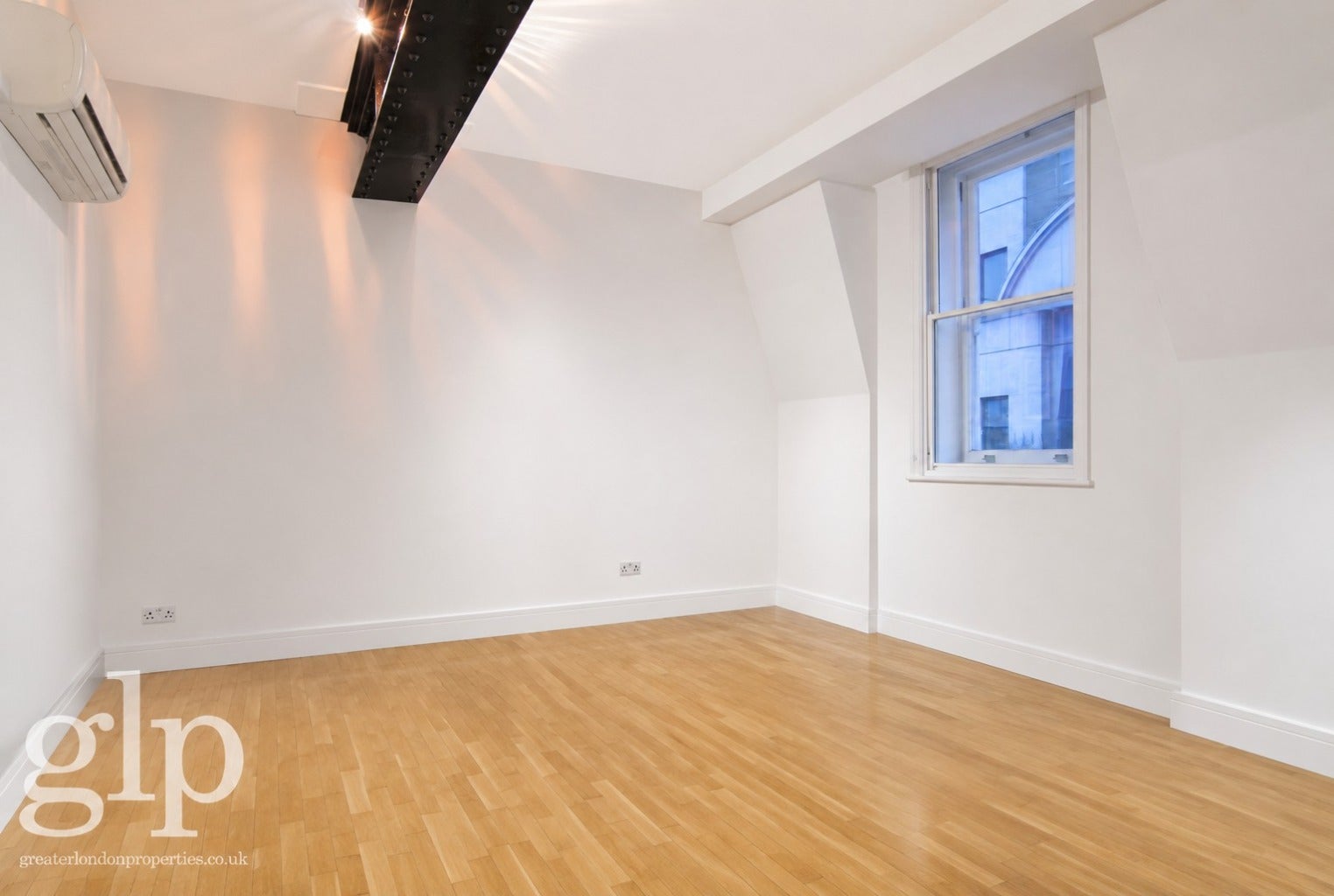 Flat Wardour Street in City of Westminster