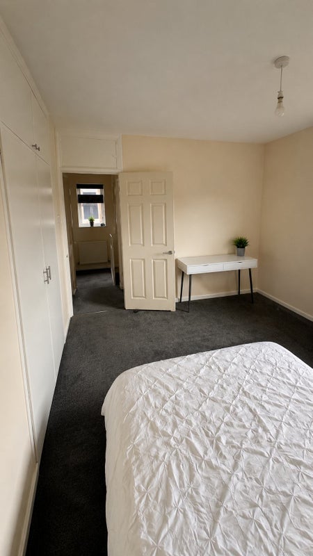 Room Middlemarch Road in Coventry