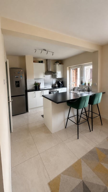 Room Middlemarch Road in Coventry