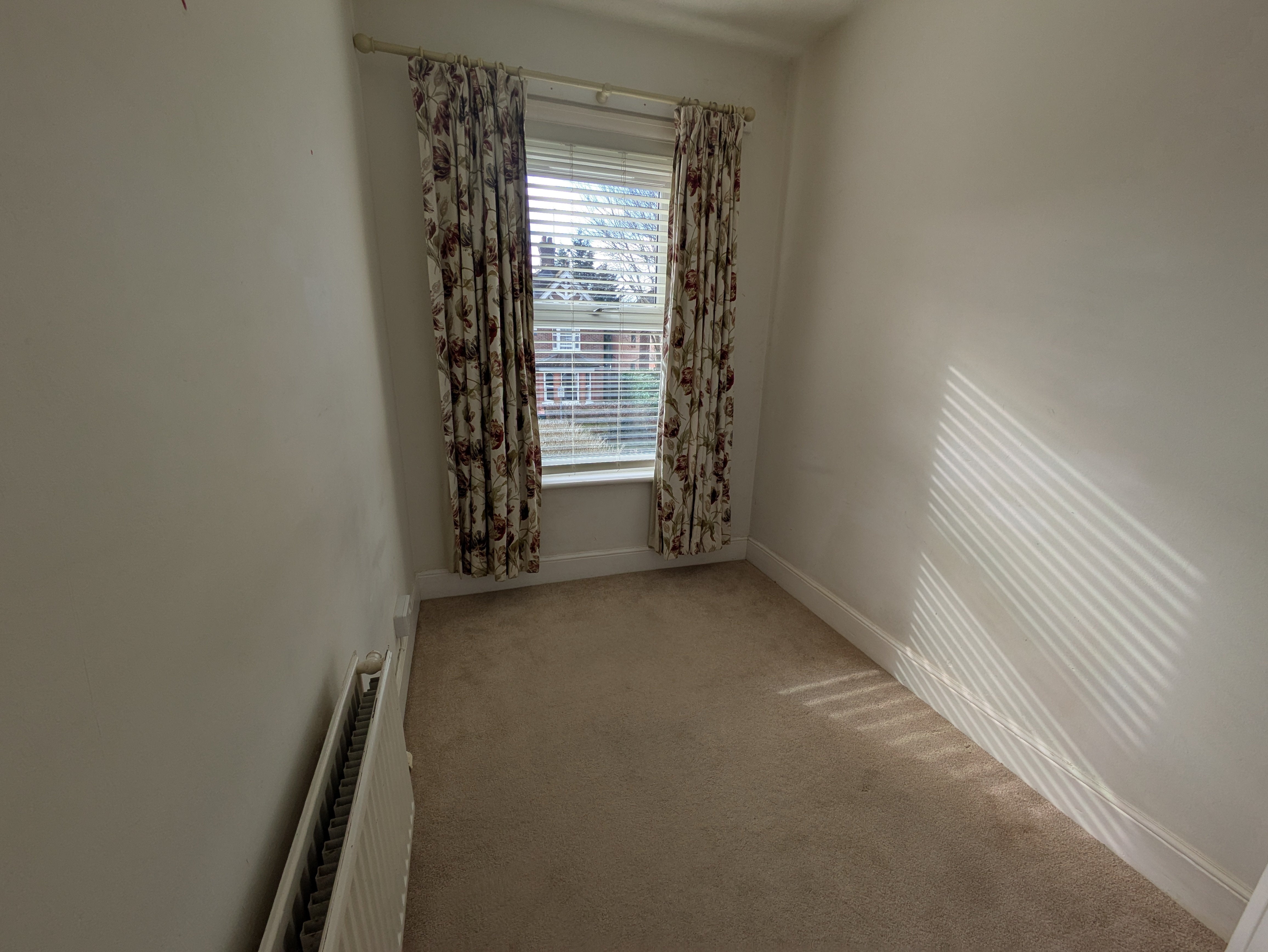 Flat Perryfield Road in Crawley