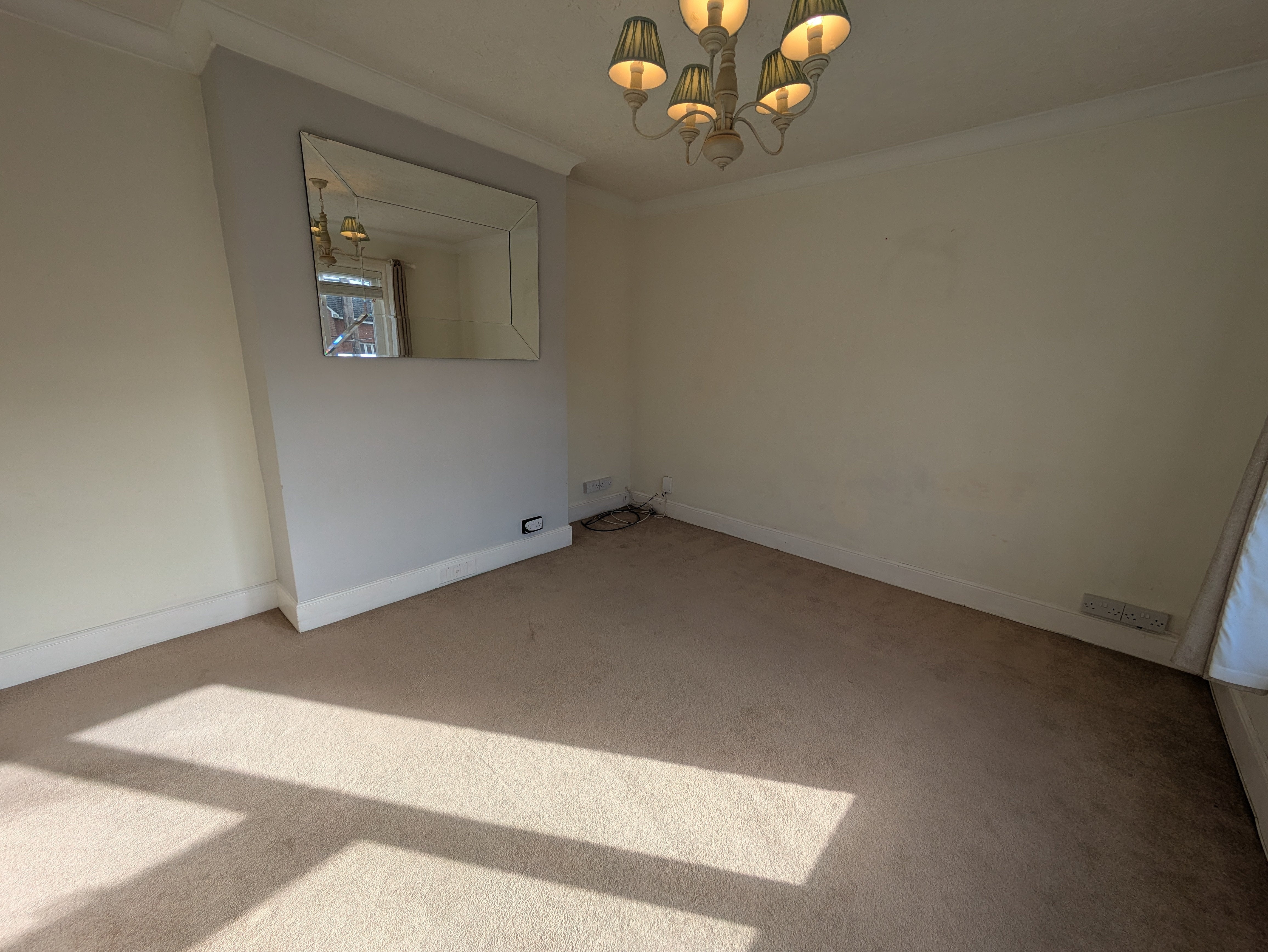 Flat Perryfield Road in Crawley