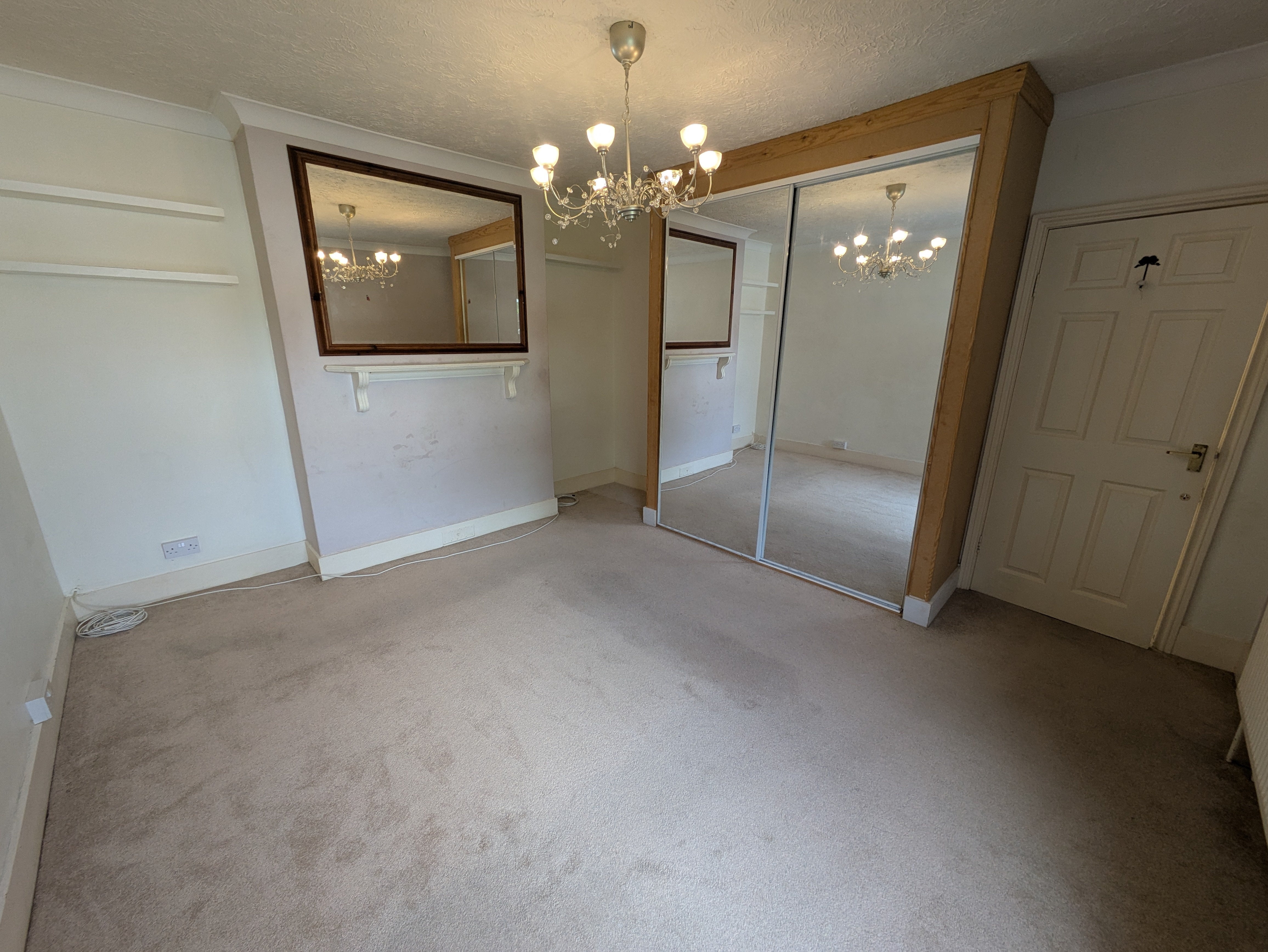 Flat Perryfield Road in Crawley