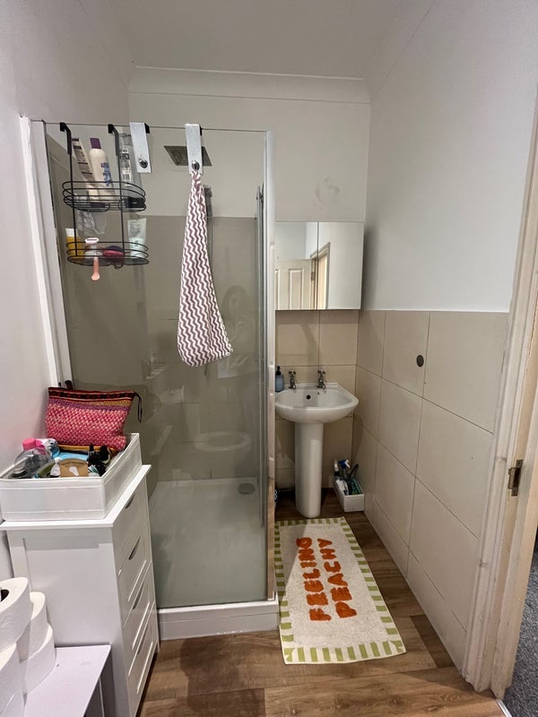 Room Fieldway Crescent in Greater London