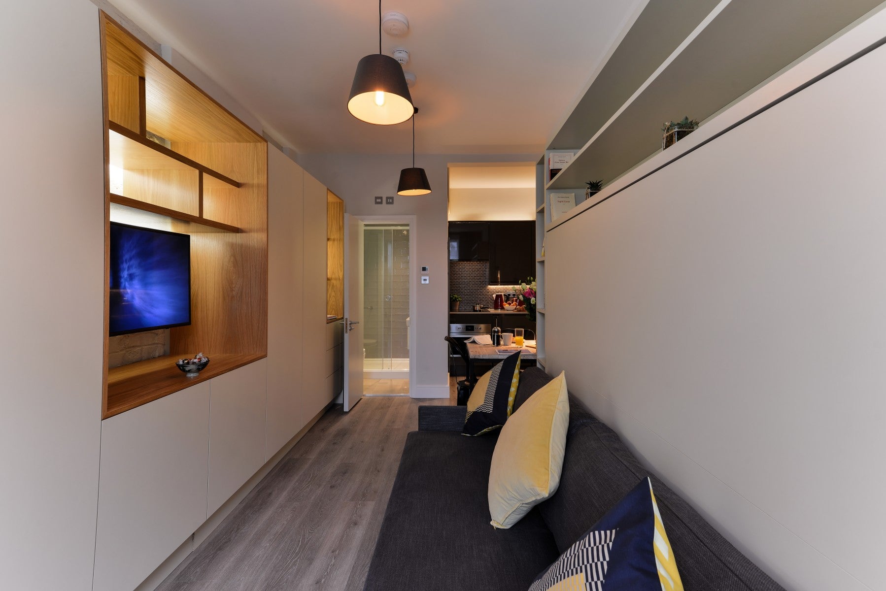Flat Linden Gardens in Greater London