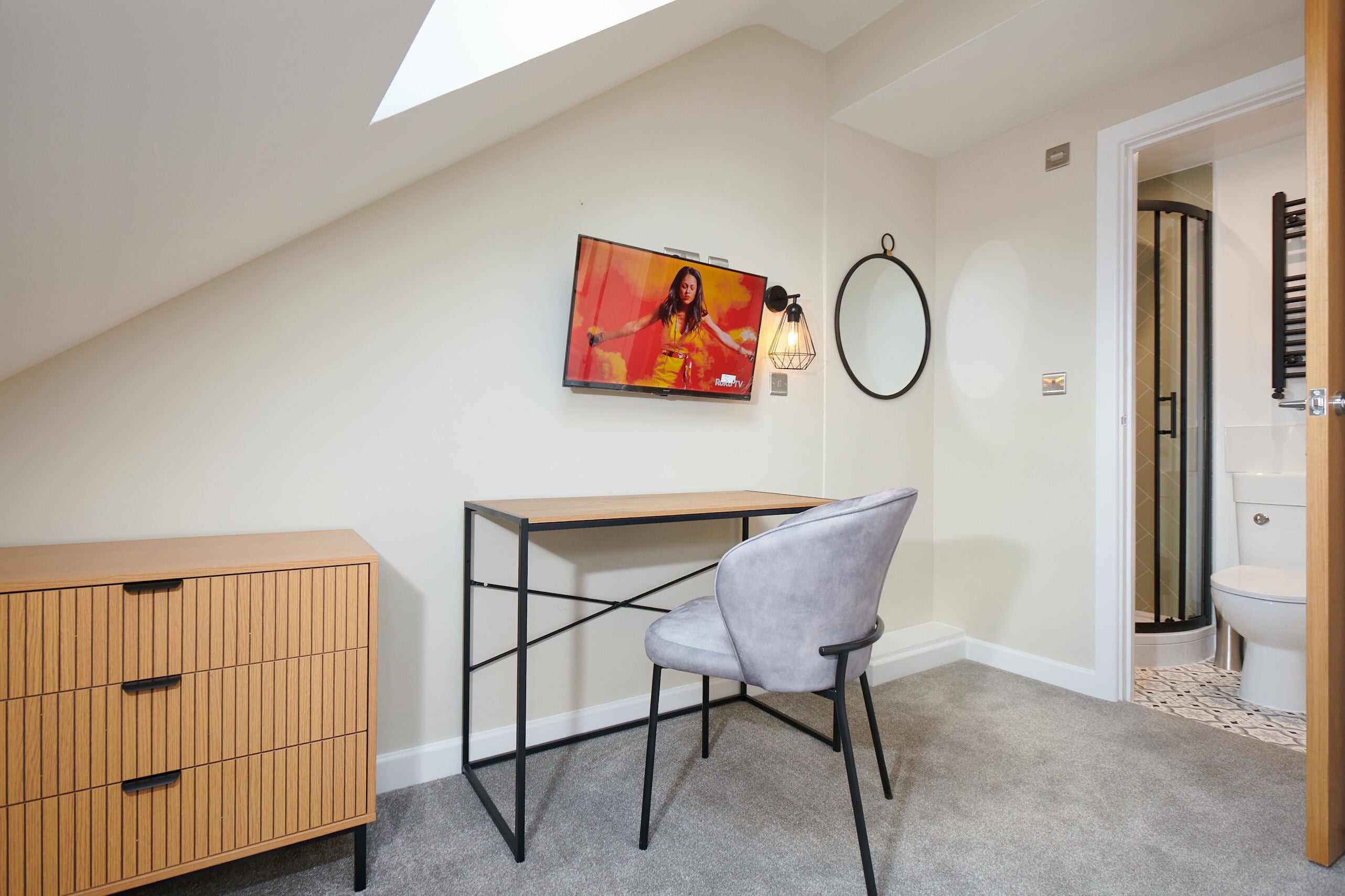 Room Lord Haddon Road in Erewash