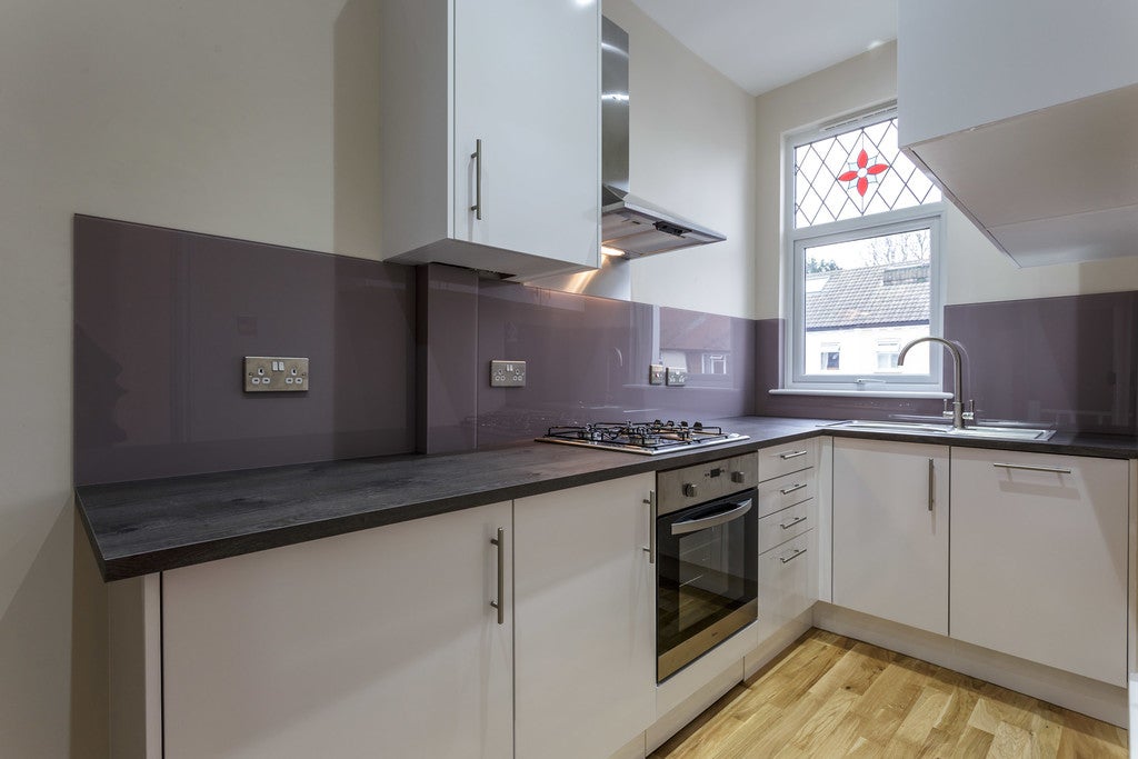 Flat Carlyle Road in Greater London