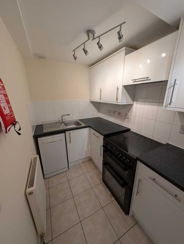 Flat Waverley Road in Bristol