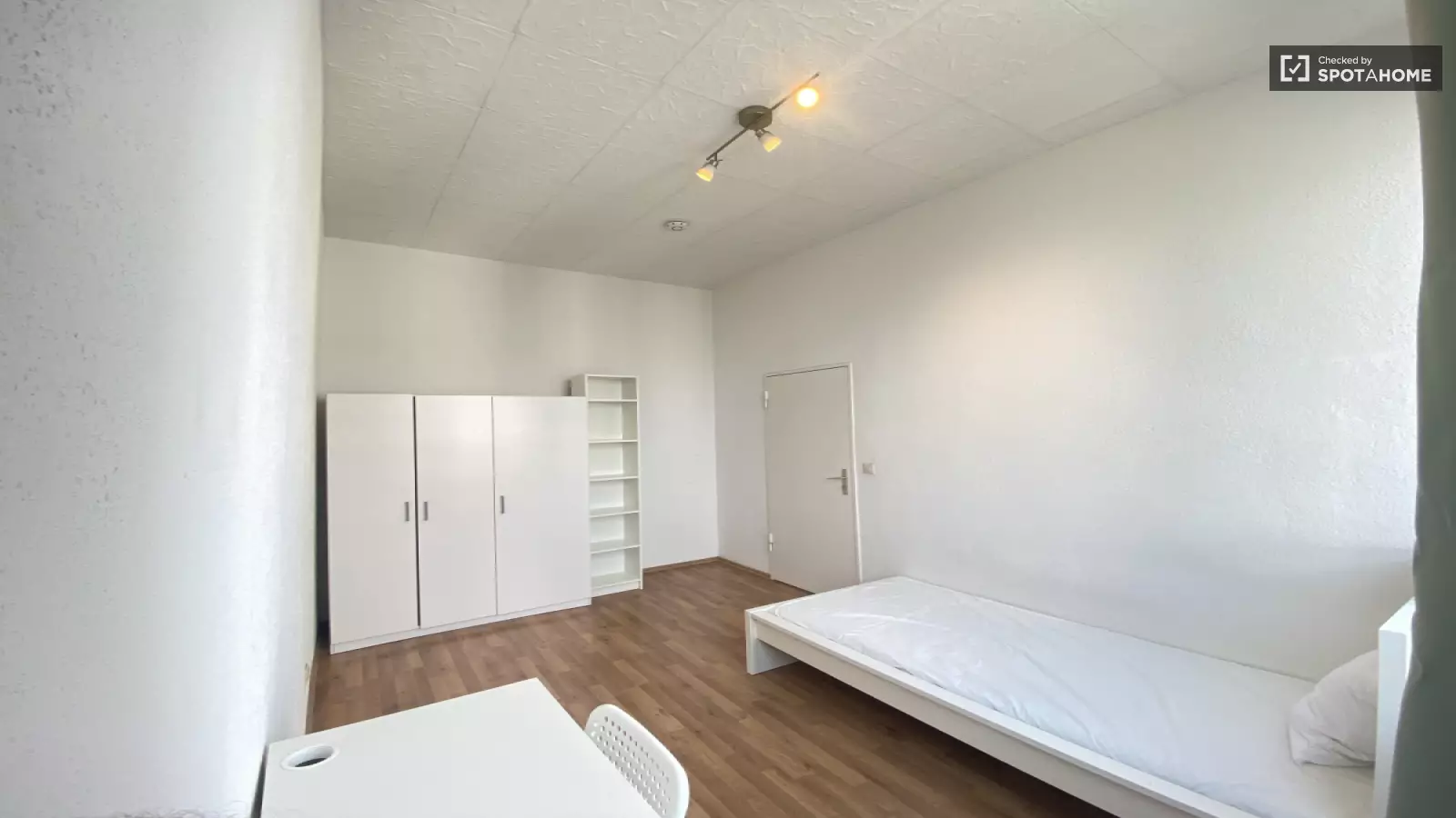 Wohnung Leibnizstraße in Berlin