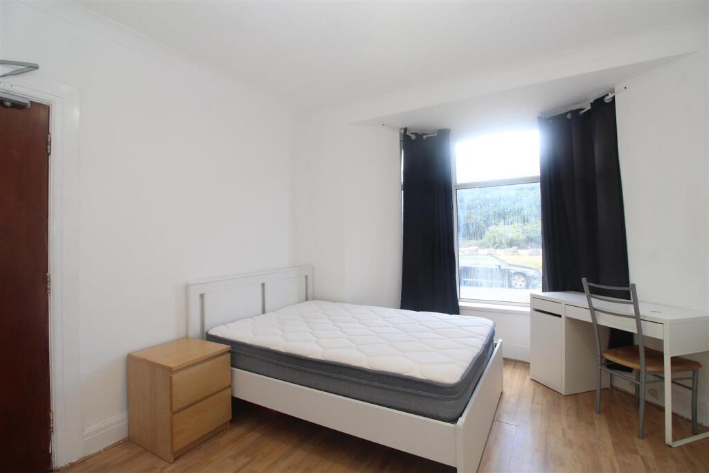 Room North Road in Cardiff