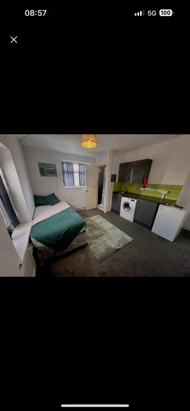 Room Elder Grove in Wakefield