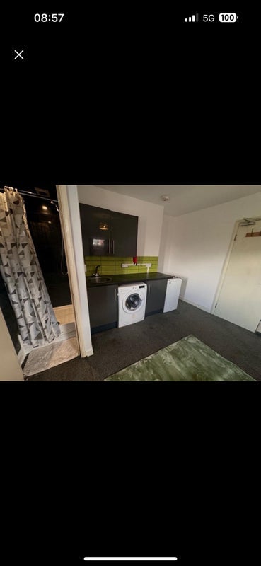 Room Elder Grove in Wakefield
