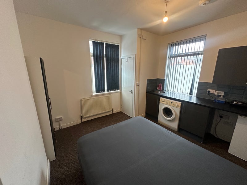 Flat Elder Grove in Wakefield