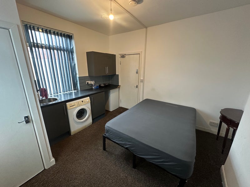 Flat Elder Grove in Wakefield
