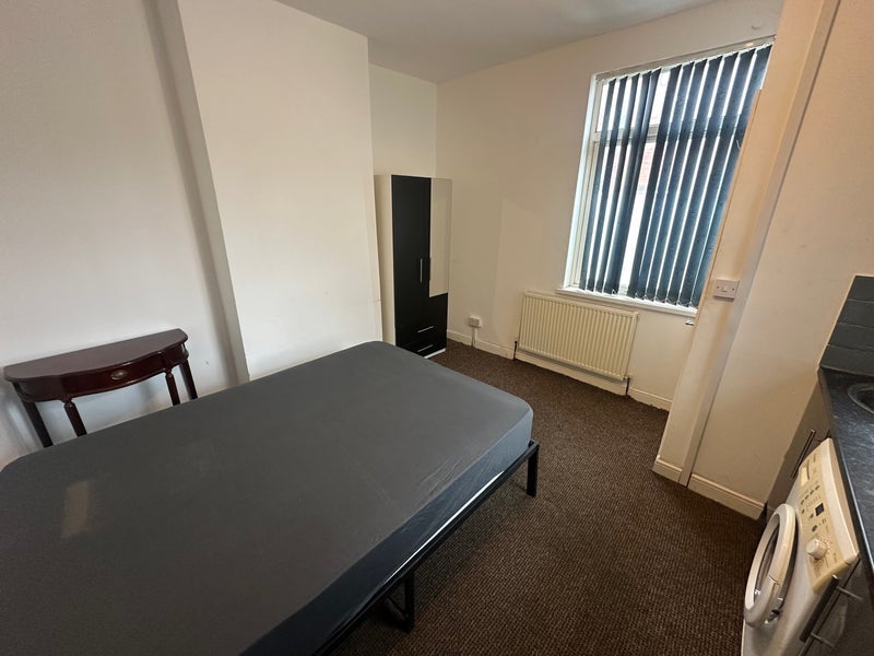 Flat Elder Grove in Wakefield