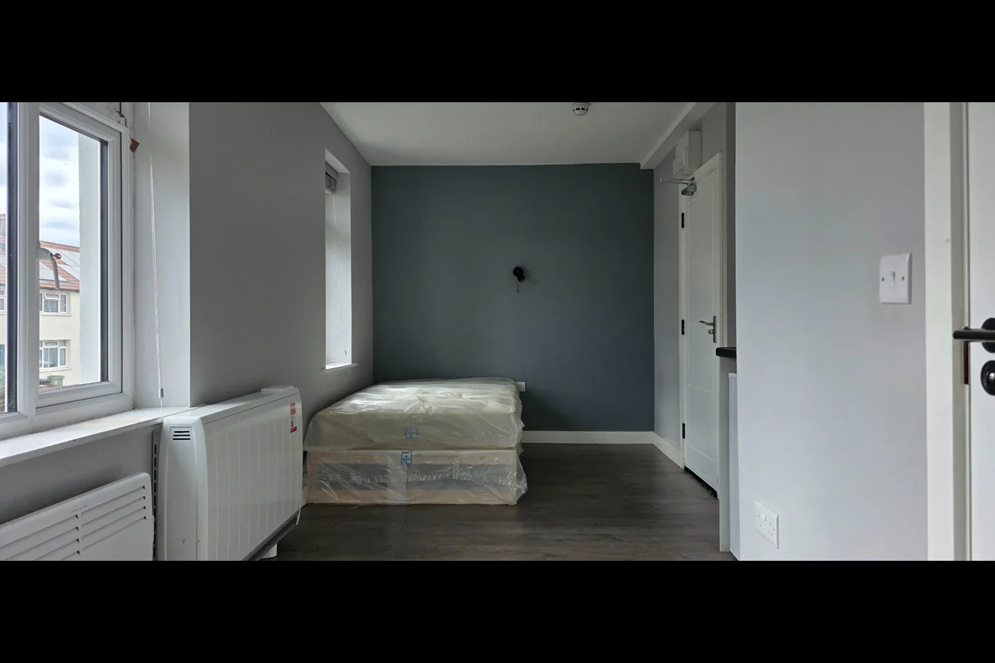 Room Rose Gardens in Greater London