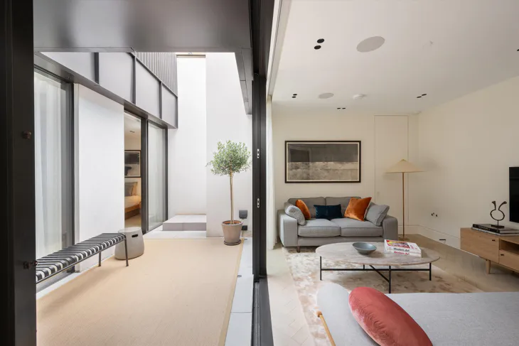 Flat Park Crescent in City of Westminster