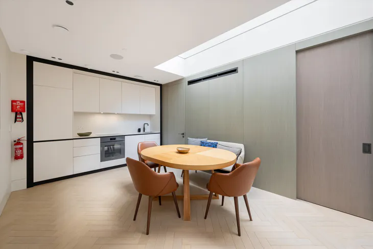Flat Park Crescent in City of Westminster