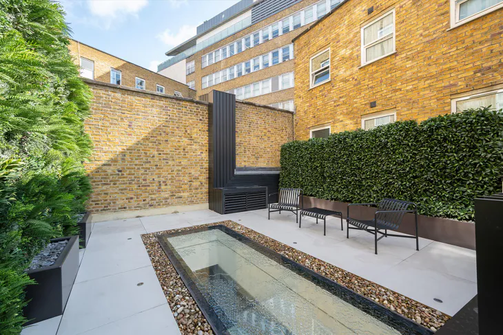 Flat Park Crescent in City of Westminster