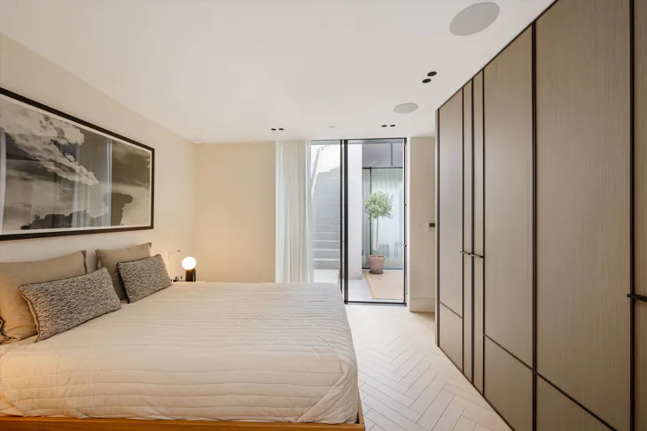 Flat Park Crescent in City of Westminster
