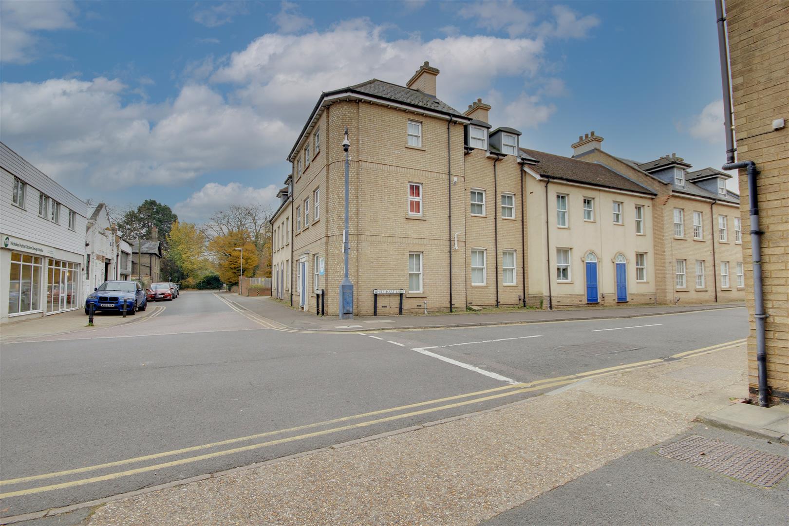 Flat White Hart Lane in Huntingdonshire